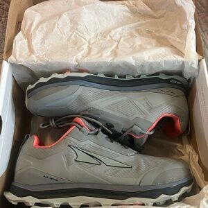 Altra Women’s Gray and Coral Athletic Shoes - Lone Peak All Weather New Size 9.5